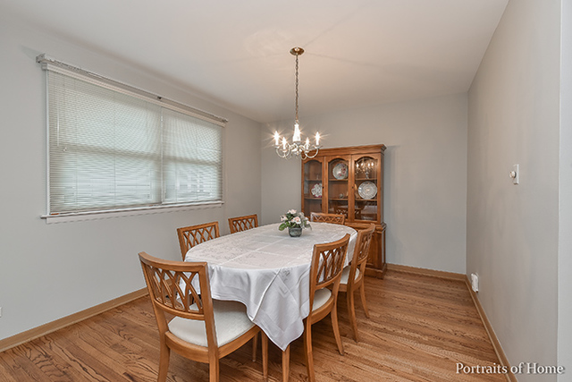 1876 Briarcliffe Blvd, Wheaton, IL 60189 photo 4