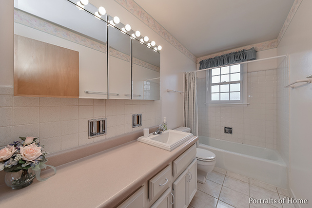 1876 Briarcliffe Blvd, Wheaton, IL 60189 photo 17