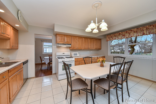 1876 Briarcliffe Blvd, Wheaton, IL 60189 photo 5