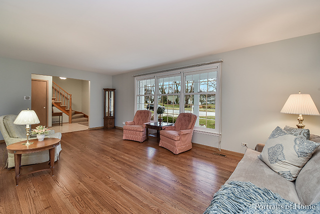 1876 Briarcliffe Blvd, Wheaton, IL 60189 photo 3
