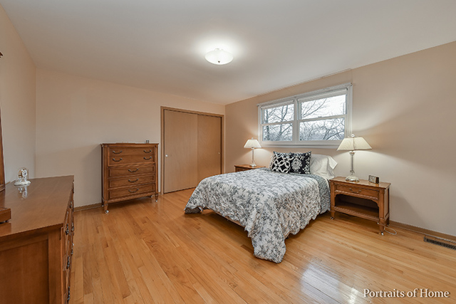 1876 Briarcliffe Blvd, Wheaton, IL 60189 photo 10