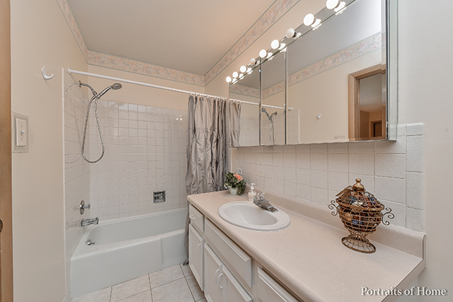 1876 Briarcliffe Blvd, Wheaton, IL 60189 photo 11