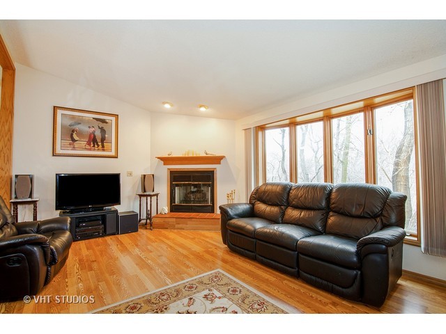 2503 Alton Rd, Mchenry, IL 60050 photo 2