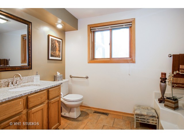 2503 Alton Rd, Mchenry, IL 60050 photo 8