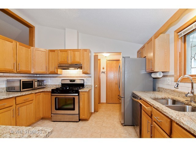2503 Alton Rd, Mchenry, IL 60050 photo 5