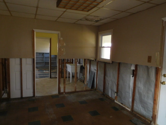 107 E North St, Thomasboro, IL 61878 photo 8