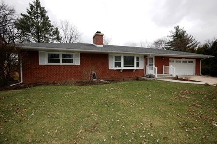 926 Forest Dr, Elgin, IL 60123 photo 1