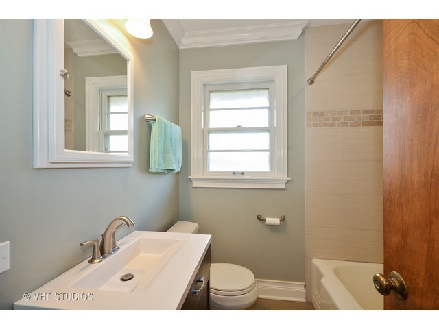 510 Crest St, Wheaton, IL 60187 photo 12