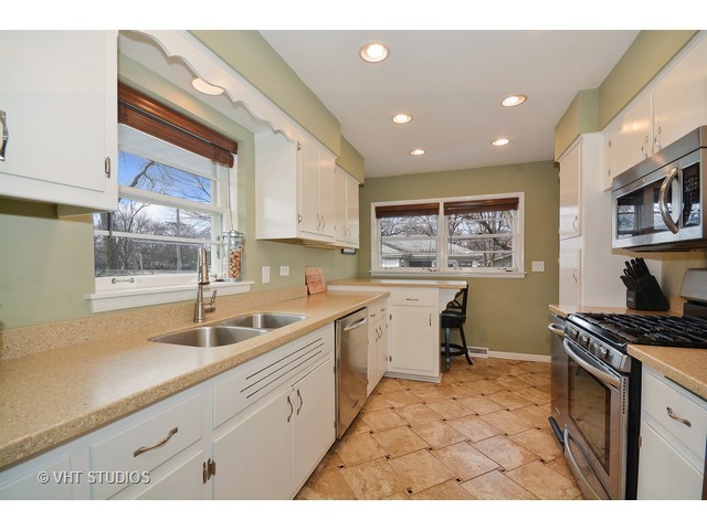 510 Crest St, Wheaton, IL 60187 photo 4