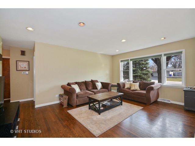 510 Crest St, Wheaton, IL 60187 photo 3