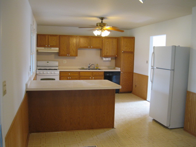 1004 Oeffling Dr, Mchenry, IL 60051 photo 2