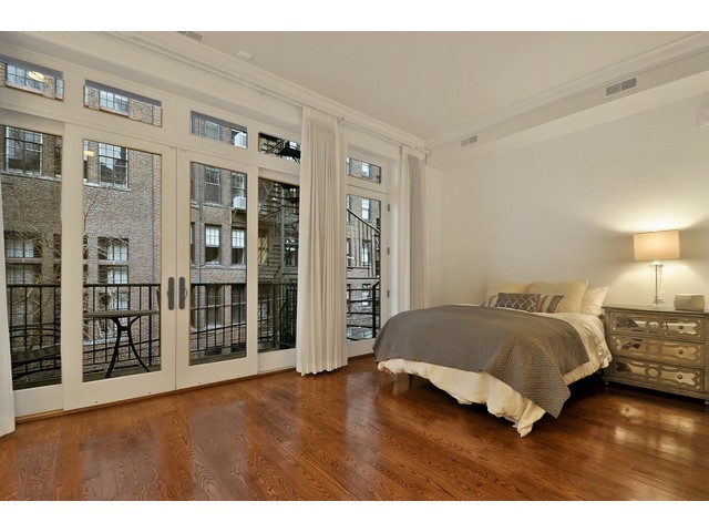 35 Elm St, Chicago, IL 60611 photo 10