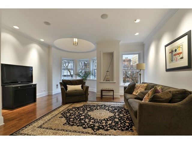35 Elm St, Chicago, IL 60611 photo 3