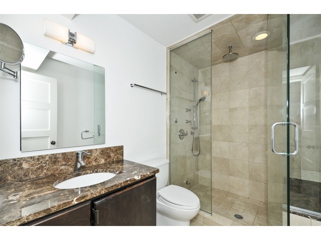 35 Elm St, Chicago, IL 60611 photo 17