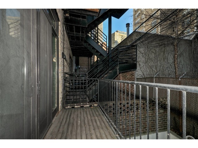35 Elm St, Chicago, IL 60611 photo 25