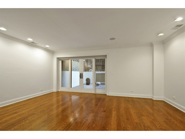 35 Elm St, Chicago, IL 60611 photo 14