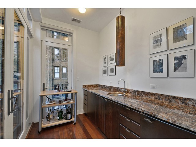 35 Elm St, Chicago, IL 60611 photo 19