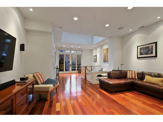 35 Elm St, Chicago, IL 60611 photo 5