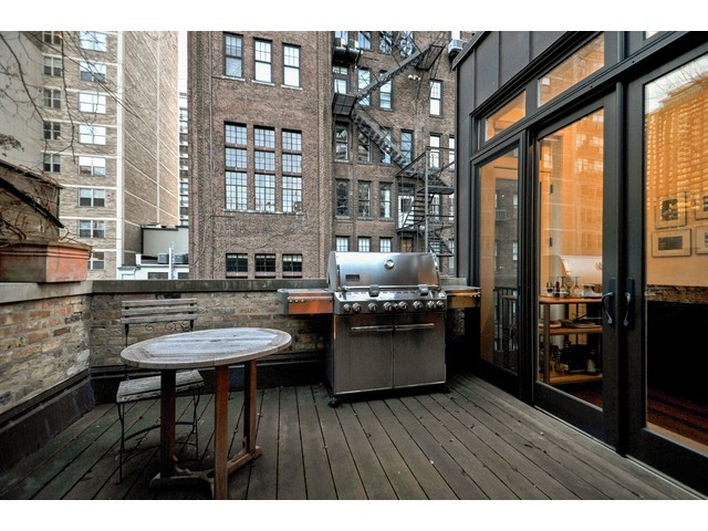 35 Elm St, Chicago, IL 60611 photo 23