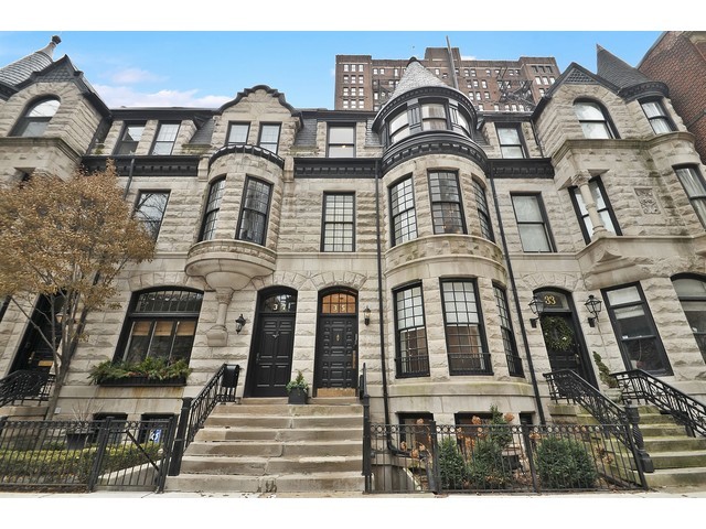 35 Elm St, Chicago, IL 60611 photo 1
