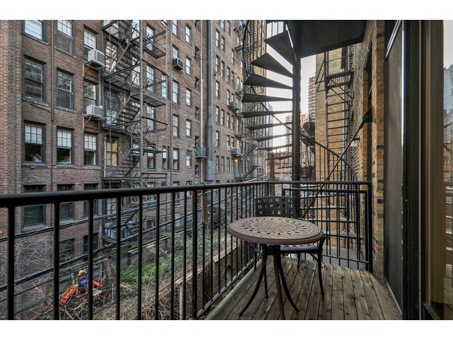 35 Elm St, Chicago, IL 60611 photo 21