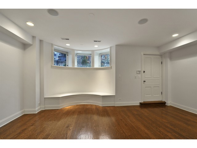 35 Elm St, Chicago, IL 60611 photo 13
