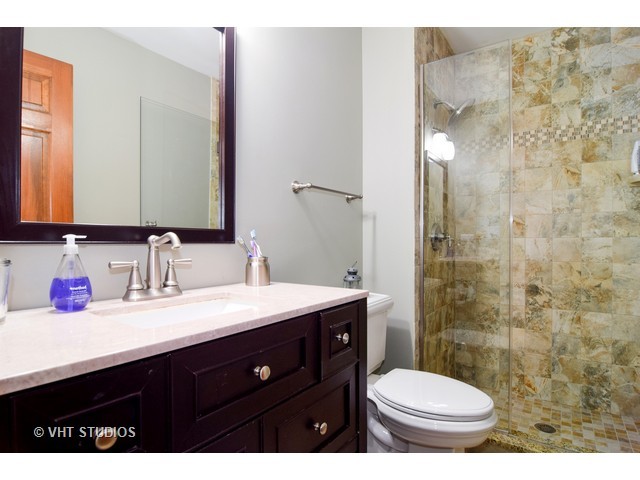224 Gingerbrook Ln, Bartlett, IL 60103 photo 8
