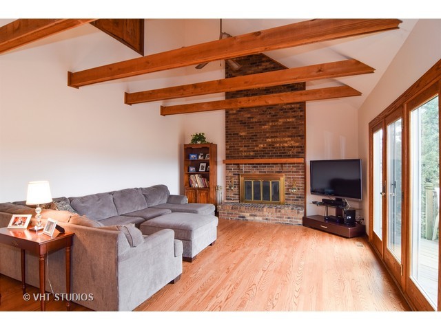 224 Gingerbrook Ln, Bartlett, IL 60103 photo 6