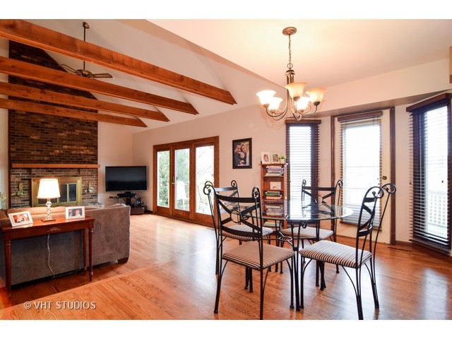224 Gingerbrook Ln, Bartlett, IL 60103 photo 4