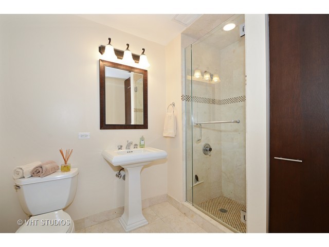 57 E Delaware Pl #1005, Chicago, IL 60611 photo 12