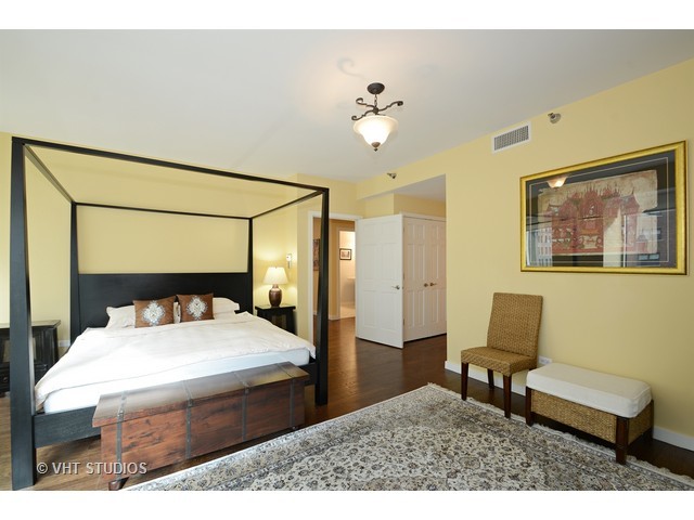 57 E Delaware Pl #1005, Chicago, IL 60611 photo 8