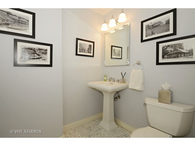 57 E Delaware Pl #1005, Chicago, IL 60611 photo 13