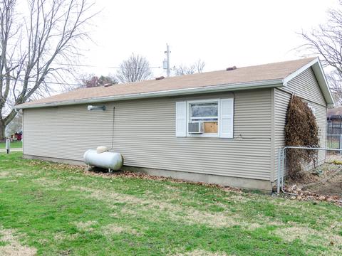 105 E Prairie St, Sidney, IL 61877 photo 9
