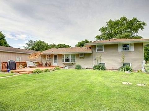 105 E Prairie St, Sidney, IL 61877 photo 2