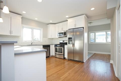 1723 E Algonquin Rd, Des Plaines, IL 60016 photo 4