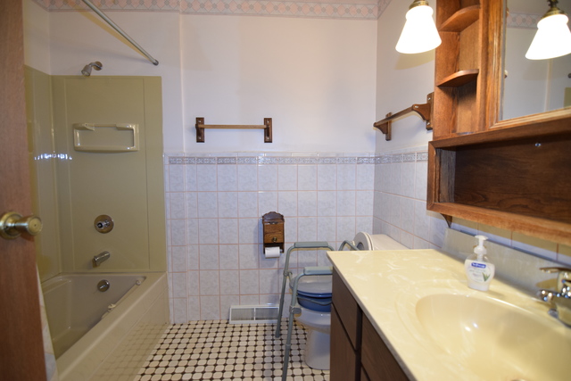 1902 W August Ln, Mchenry, IL 60051 photo 12
