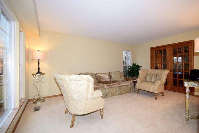 1177 Chesapeake Ct, Bartlett, IL 60103 photo 4