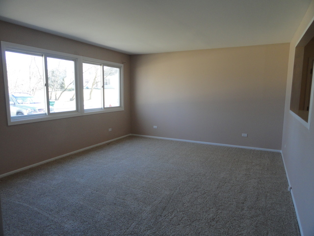 5323 Meadow St, Mchenry, IL 60050 photo 2