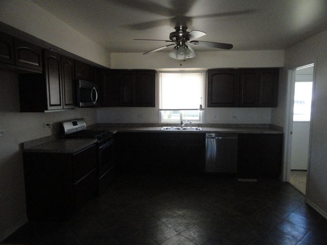 5323 Meadow St, Mchenry, IL 60050 photo 3