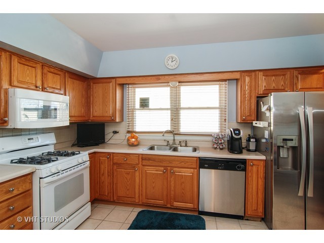 5950 W Maple Ave, Berkeley, IL 60163 photo 3