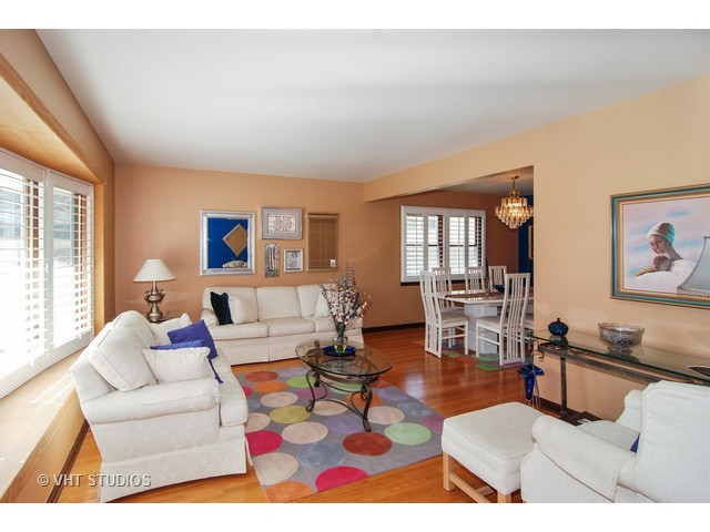 5950 W Maple Ave, Berkeley, IL 60163 photo 2