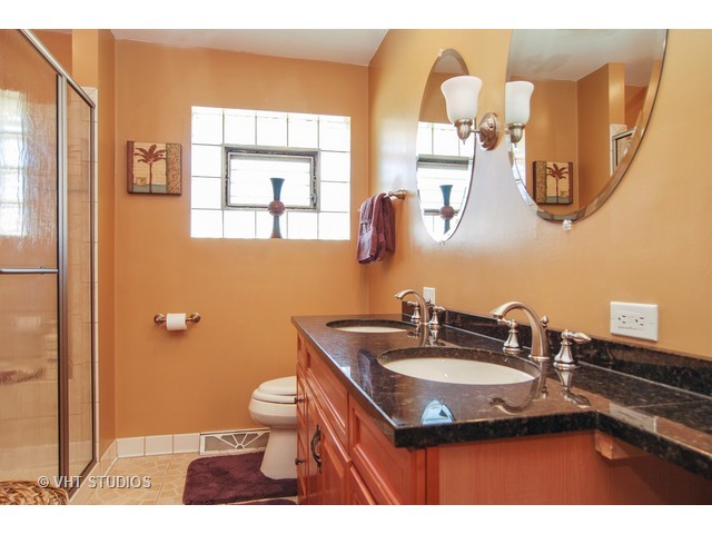 5950 W Maple Ave, Berkeley, IL 60163 photo 9