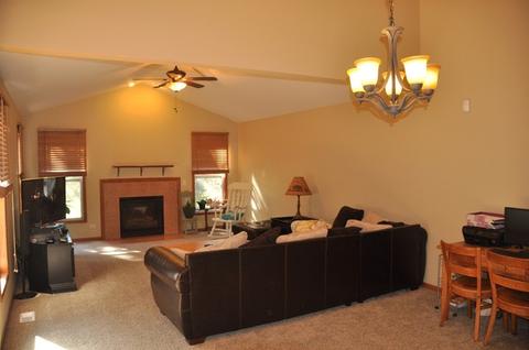 1315 Dancing Bear Ln, Elgin, IL 60120 photo 4