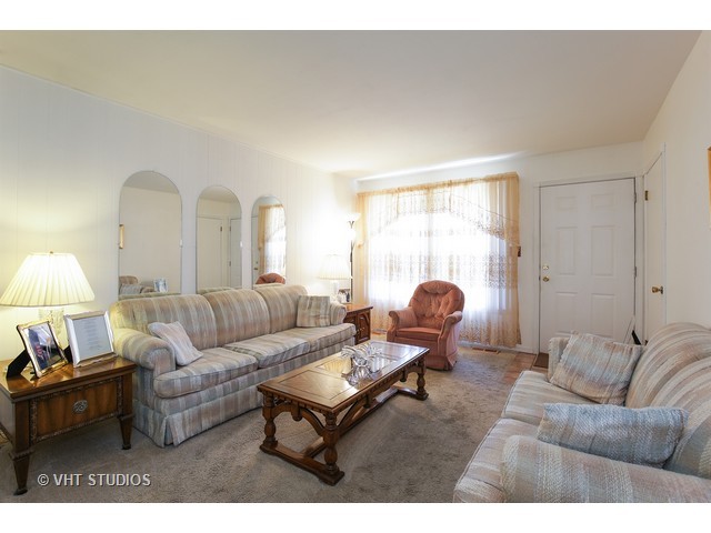 4506 Carr St, Rolling Meadows, IL 60008 photo 2