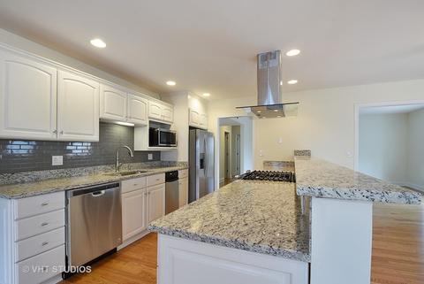 850 Heather Ln, Hoffman Estates, IL 60169 photo 5