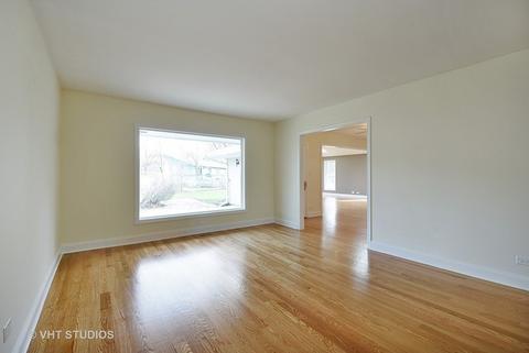 850 Heather Ln, Hoffman Estates, IL 60169 photo 2