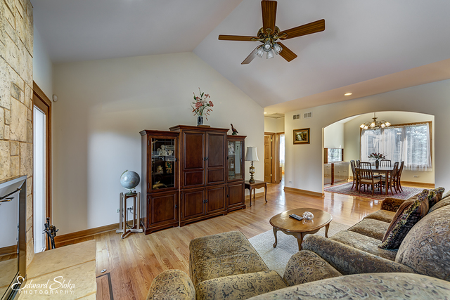 1834 Maple Ln, Sleepy Hollow, IL 60118 photo 2