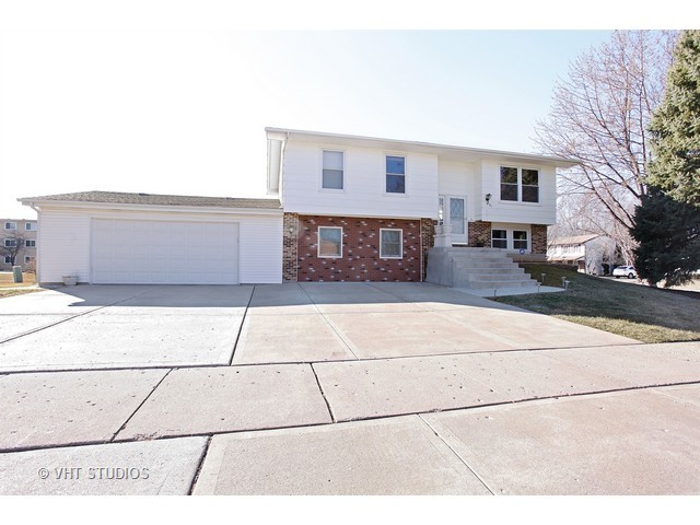151 Mayer Ave, Wheeling, IL 60090 photo 1
