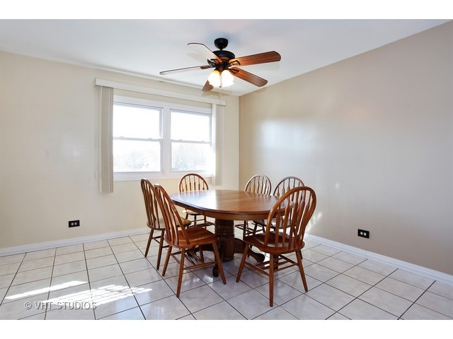 151 Mayer Ave, Wheeling, IL 60090 photo 4