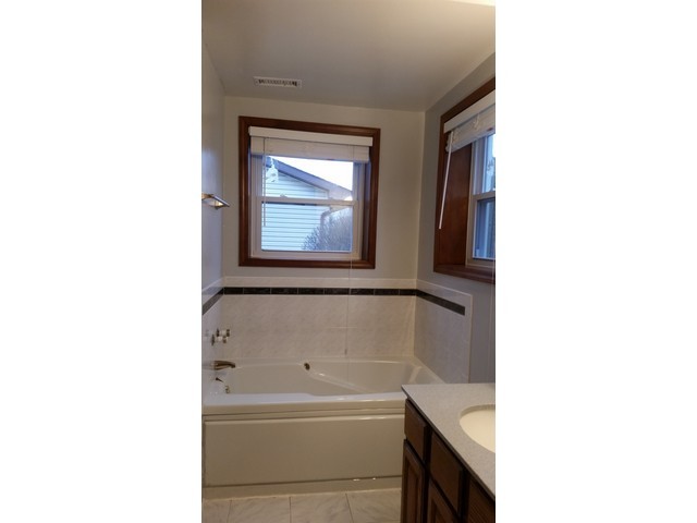 151 Mayer Ave, Wheeling, IL 60090 photo 10